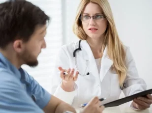 врач и мужчина